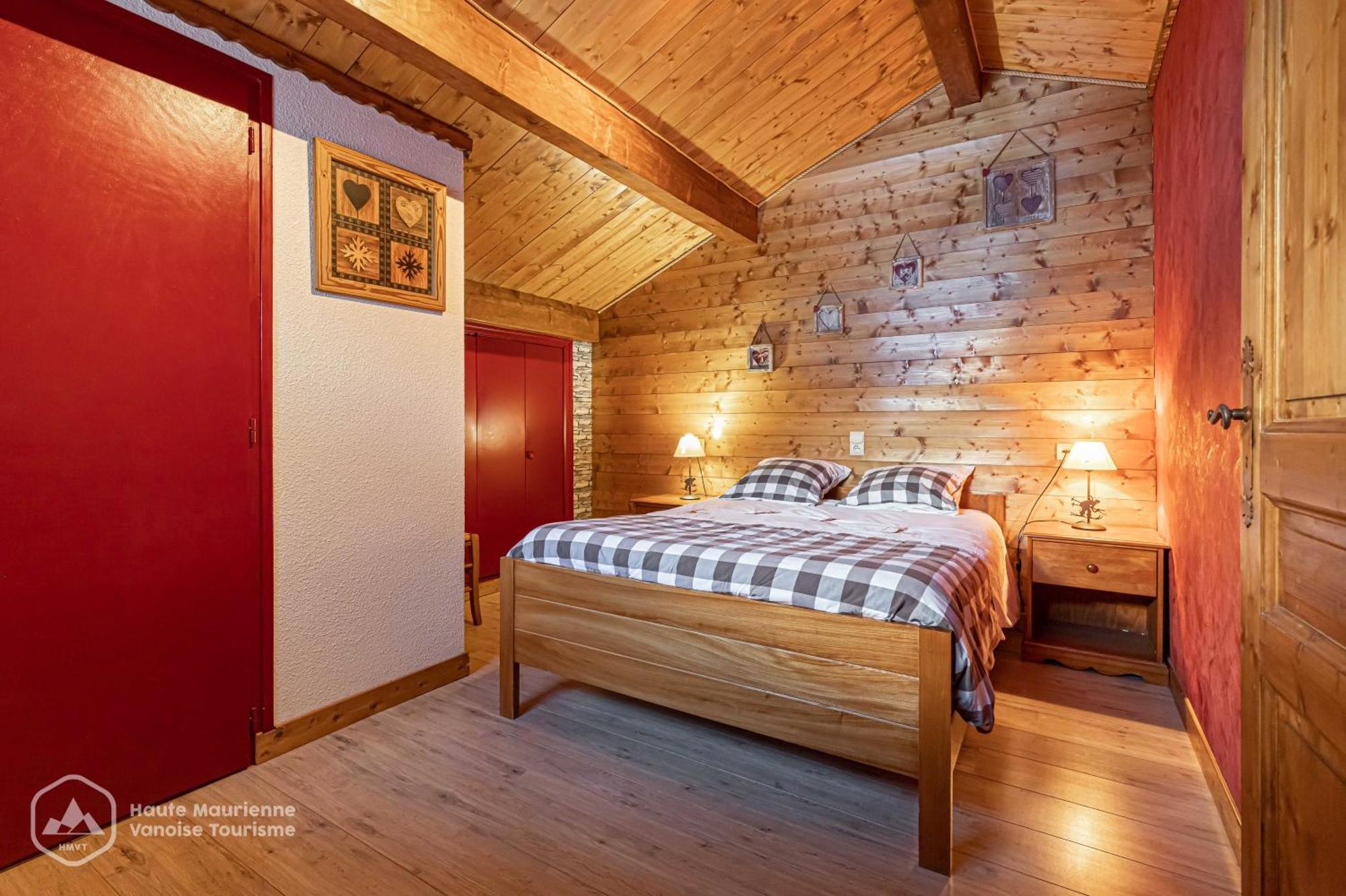 Les Chenevers Lanslevillard Chambre photo
