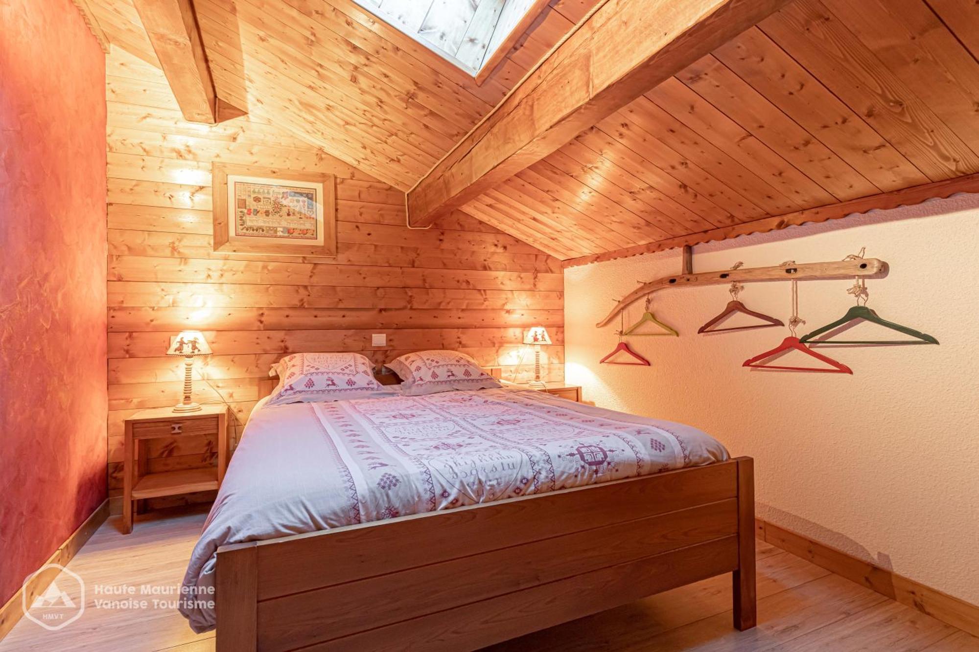 Les Chenevers Lanslevillard Chambre photo
